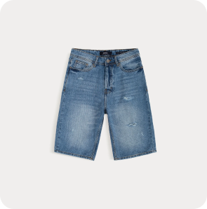 Свободные бермуды на сером фоне