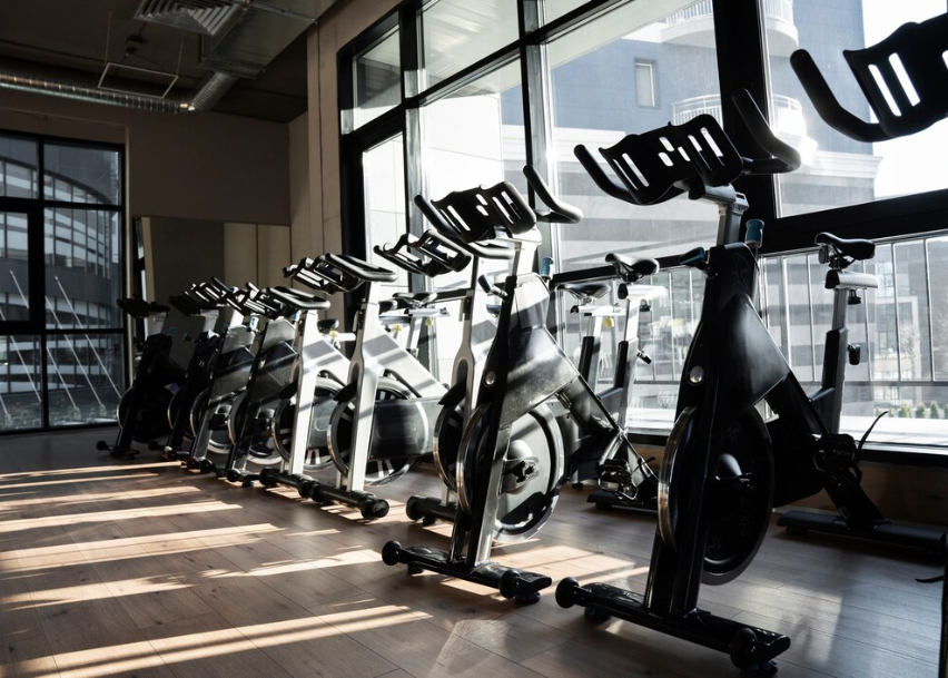 Вело дорожки в спортивном зале
